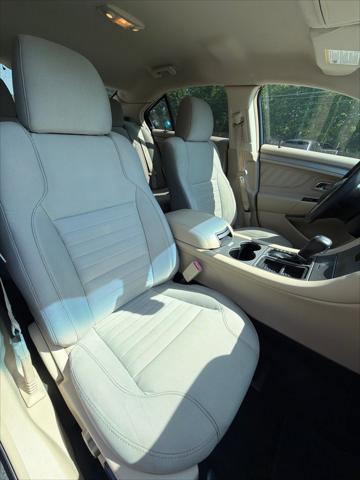 2016 Ford Taurus SE