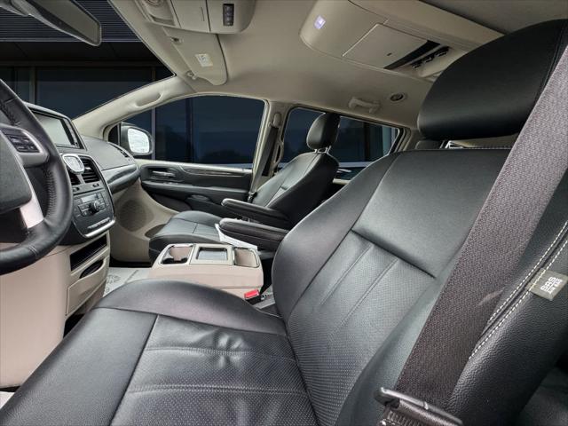 2015 Chrysler Town & Country Touring-L
