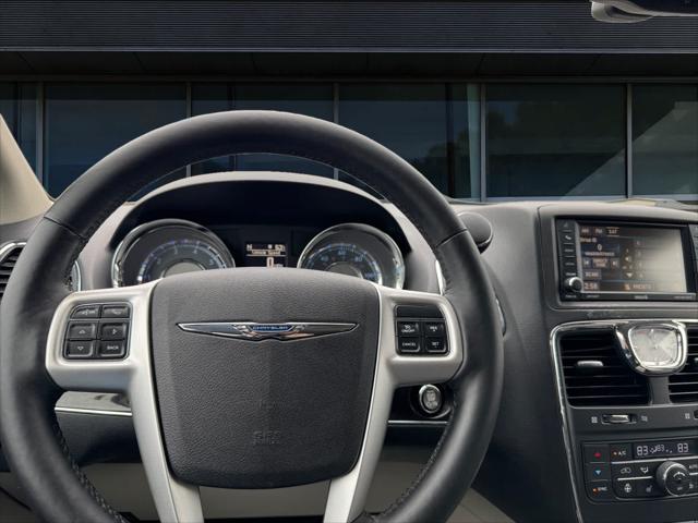 2015 Chrysler Town & Country Touring-L