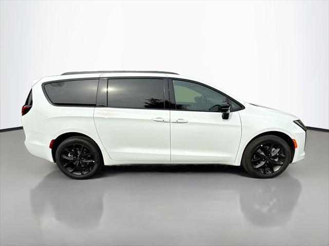 2027 Chrysler Pacifica PACIFICA LIMITED AWD