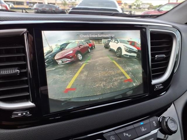 2025 Chrysler Pacifica Select