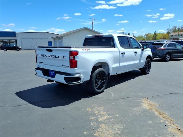 2023 Chevrolet Silverado 1500 4WD Crew Cab Standard Bed Custom