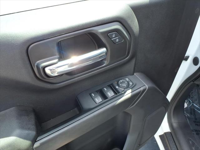 2023 Chevrolet Silverado 1500 4WD Crew Cab Standard Bed Custom