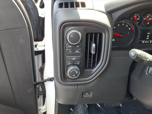 2023 Chevrolet Silverado 1500 4WD Crew Cab Standard Bed Custom