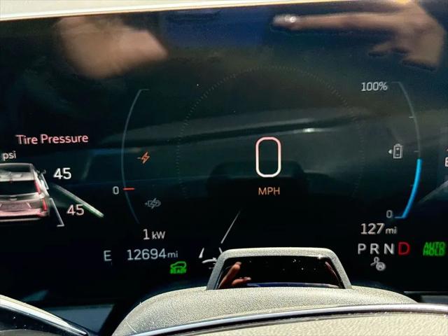 2025 Cadillac iQ Luxury 2 AWD