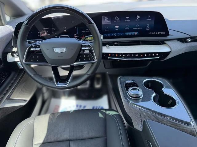 2025 Cadillac iQ Luxury 2 AWD