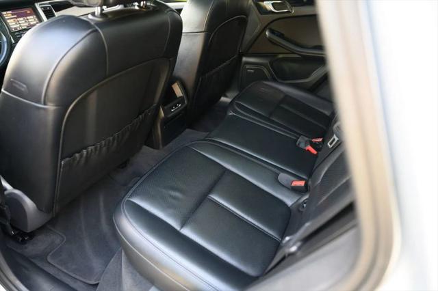 2015 Porsche Macan S