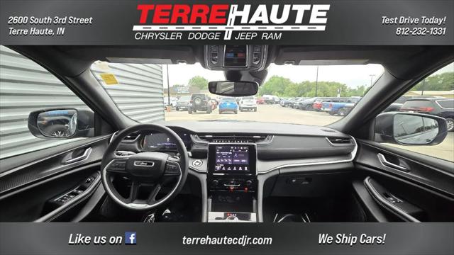 2024 Jeep Grand Cherokee L Laredo 4x4