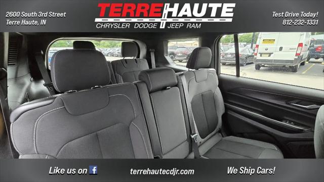 2024 Jeep Grand Cherokee L Laredo 4x4