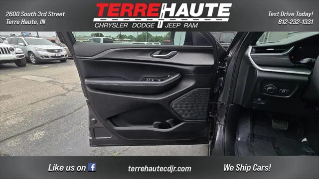2024 Jeep Grand Cherokee L Laredo 4x4