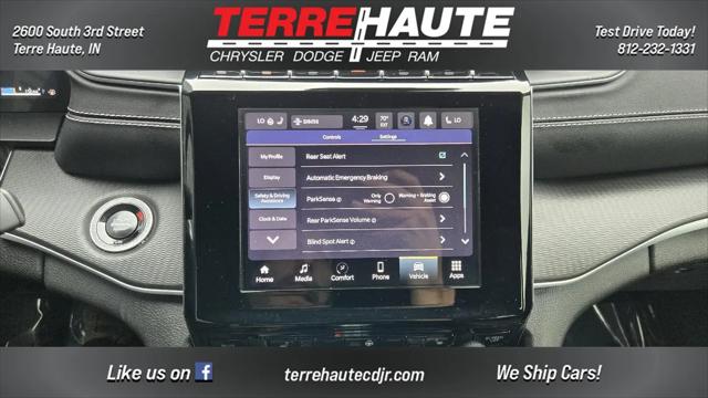 2024 Jeep Grand Cherokee L Laredo 4x4