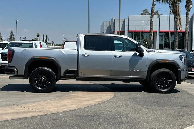 2025 GMC Sierra 2500HD 4WD Crew Cab Standard Bed AT4