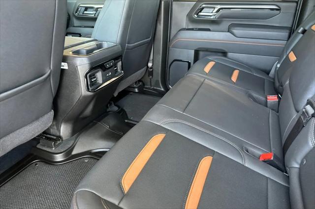 2025 GMC Sierra 2500HD 4WD Crew Cab Standard Bed AT4
