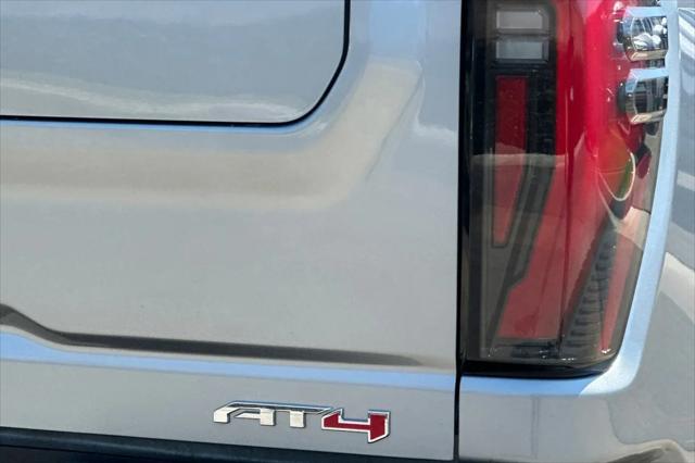 2025 GMC Sierra 2500HD 4WD Crew Cab Standard Bed AT4