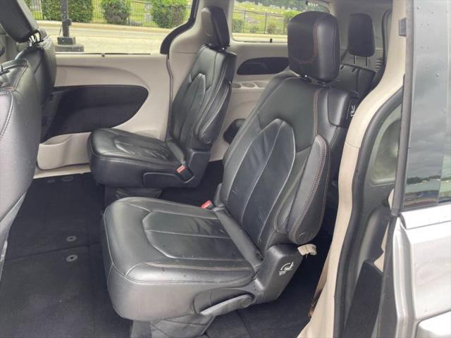 2017 Chrysler Pacifica Touring-L