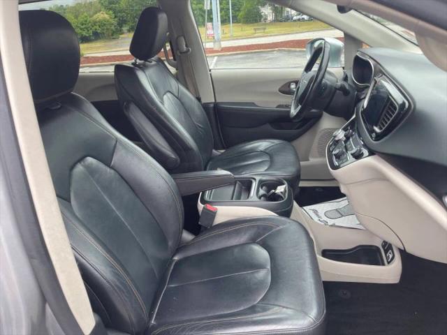 2017 Chrysler Pacifica Touring-L