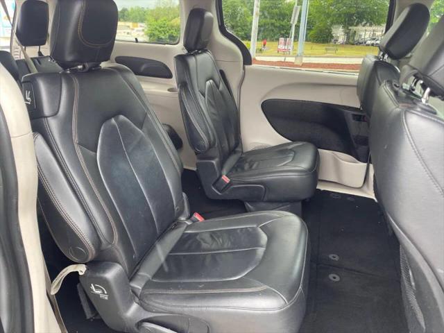 2017 Chrysler Pacifica Touring-L