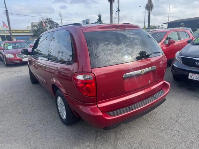 2006 Chrysler Town & Country LX