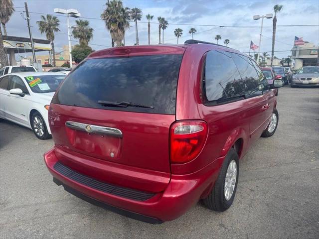 2006 Chrysler Town & Country LX