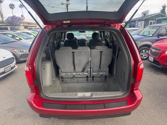 2006 Chrysler Town & Country LX