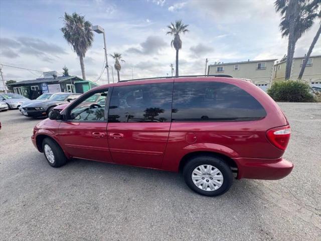 2006 Chrysler Town & Country LX