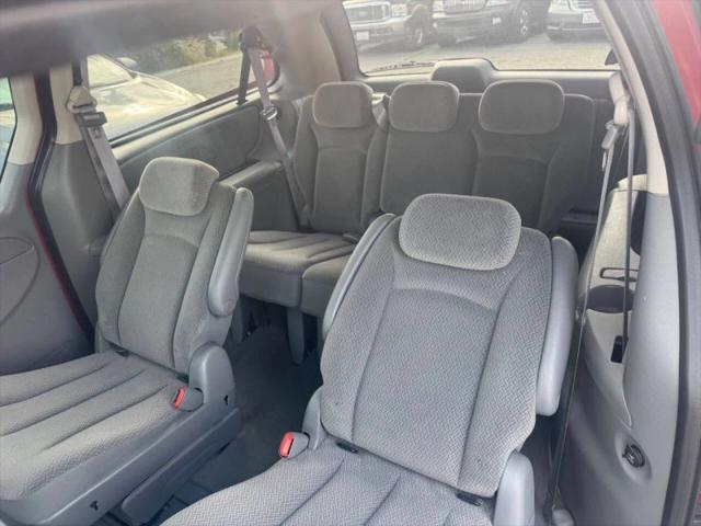 2006 Chrysler Town & Country LX