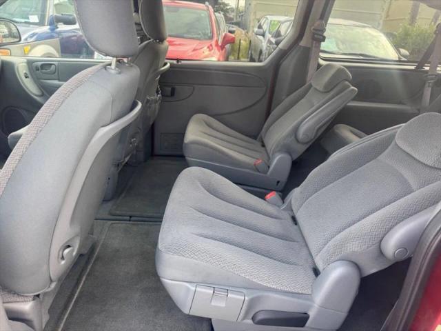 2006 Chrysler Town & Country LX