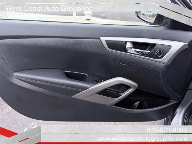2012 Hyundai Veloster Base w/Black