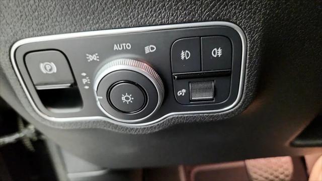 2025 Mercedes-Benz GLB GLB 250