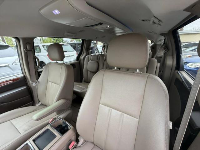 2015 Chrysler Town & Country Touring