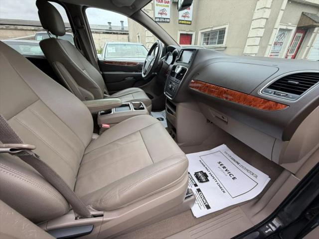 2015 Chrysler Town & Country Touring
