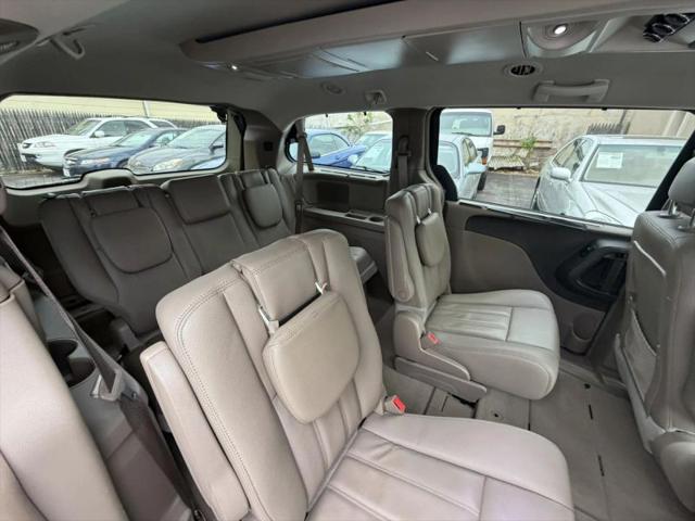 2015 Chrysler Town & Country Touring