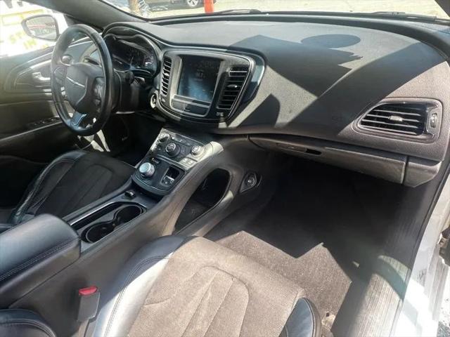 2015 Chrysler 200 S