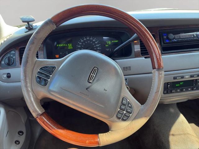 1998 Lincoln Town Car Signature