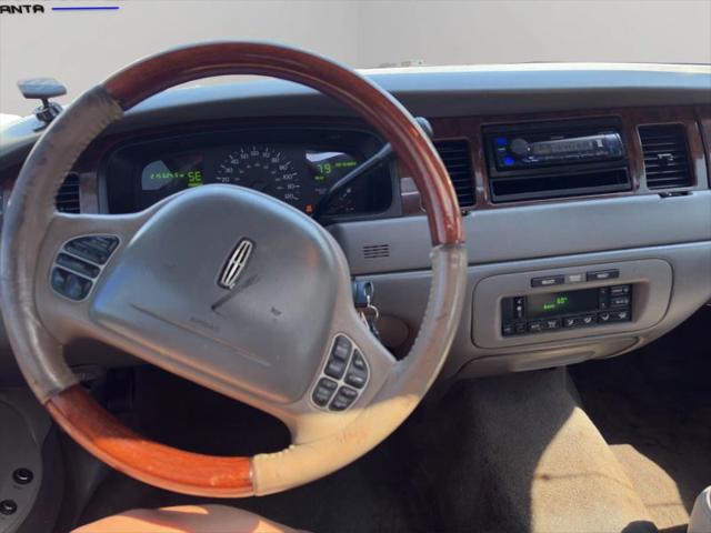 1998 Lincoln Town Car Signature