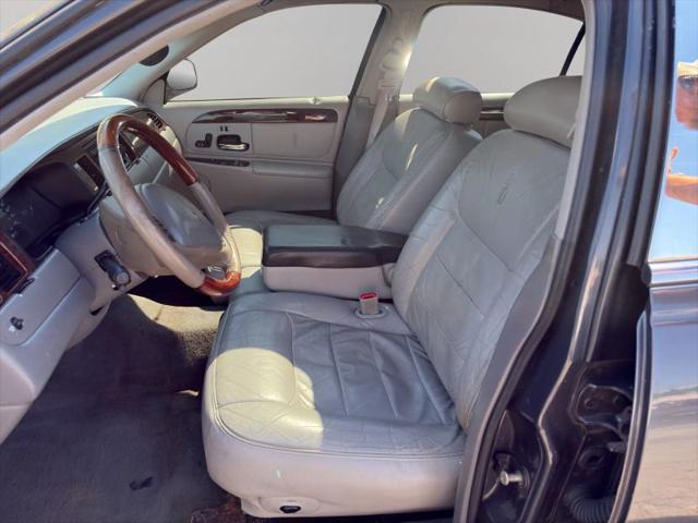 1998 Lincoln Town Car Signature