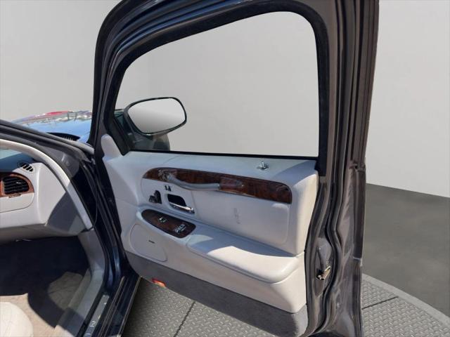 1998 Lincoln Town Car Signature