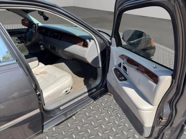 1998 Lincoln Town Car Signature