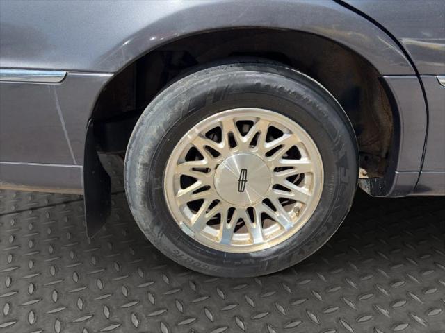 1998 Lincoln Town Car Signature