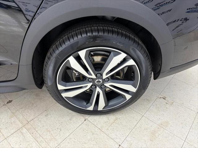 2026 Volvo V60 Cross Country Plus, B5 AWD Gas (mild hybrid)