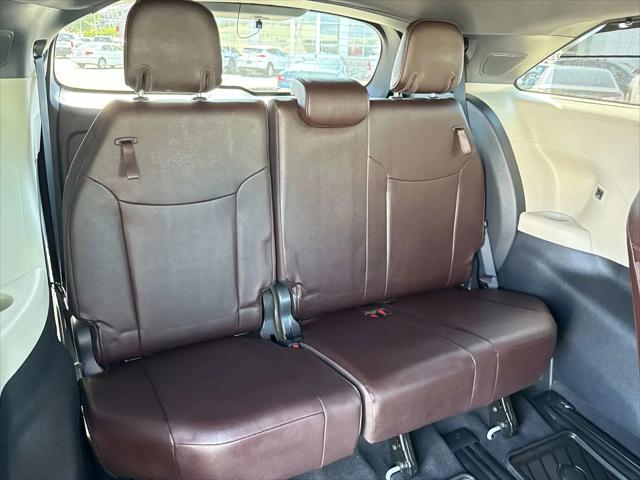 2023 Toyota Sienna Platinum