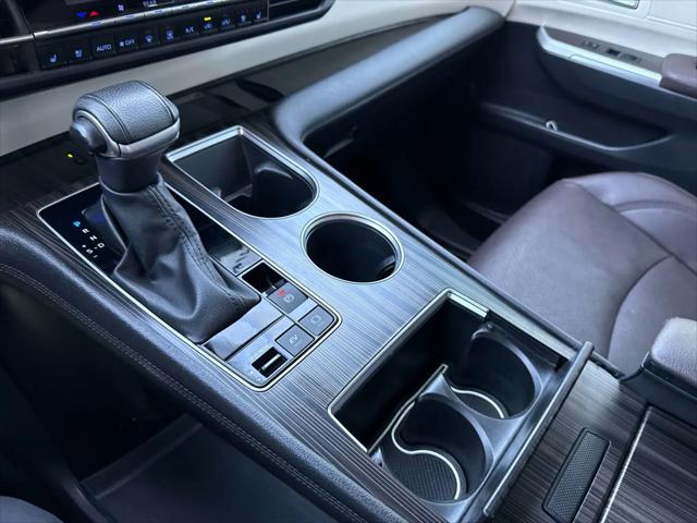 2023 Toyota Sienna Platinum