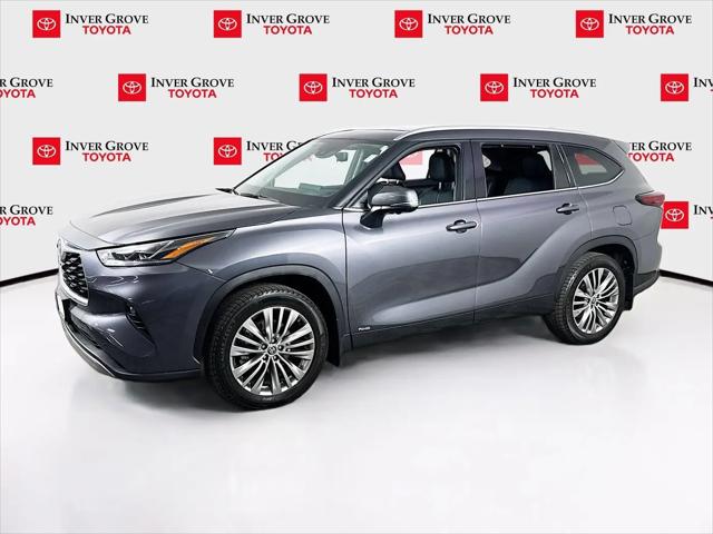 2025 Toyota Highlander Hybrid Platinum for sale in Inver Grove, MN