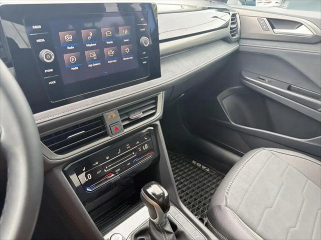 2025 Volkswagen Taos 1.5T SE Black