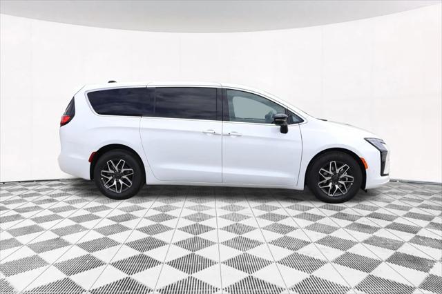 2027 Chrysler Pacifica Limited