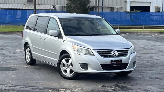 2010 Volkswagen Routan SE for sale in Alvin, TX