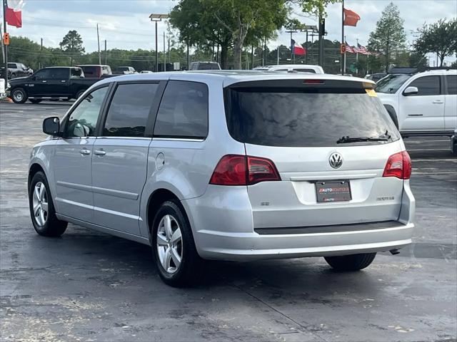 2010 Volkswagen Routan SE