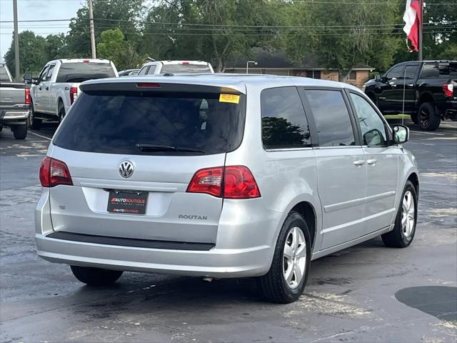 2010 Volkswagen Routan SE