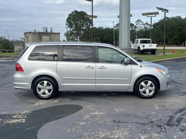 2010 Volkswagen Routan SE