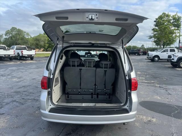 2010 Volkswagen Routan SE